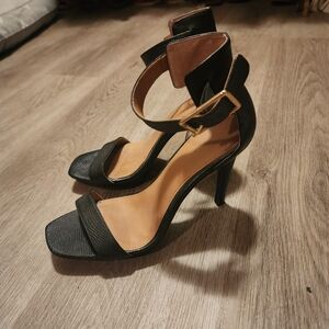 Chic Black Strappy Heels